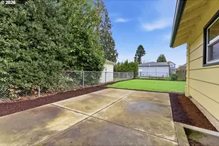 1630 SE 88th Ave, Portland, OR 97216 - Photo 6