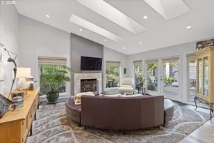 240 Greenridge Dr, Lake Oswego, OR 97035 - Photo 8