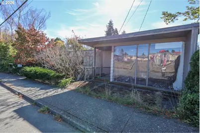 125 E 10th St, Coquille, OR 97423 - Photo 2