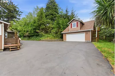 885 Lombard St, North Bend, OR 97459 - Photo 42