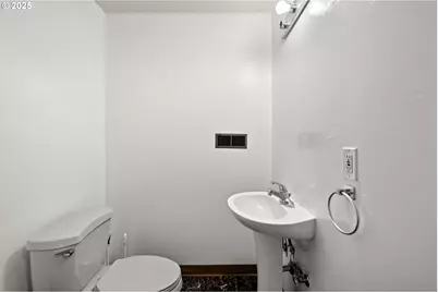 17705 NE Multnomah Dr, Portland, OR 97230 - Photo 32