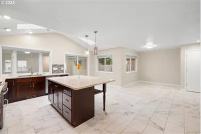 17705 NE Multnomah Dr, Portland, OR 97230 - Photo 10