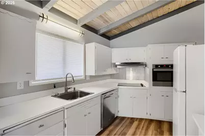 6425 SW Radcliffe St, Portland, OR 97219 - Photo 14