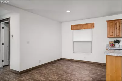 975 N 16th St, Cottage Grove, OR 97424 - Photo 10