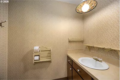 343 NE Hillwood Dr, Hillsboro, OR 97124 - Photo 20