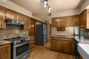 343 NE Hillwood Dr, Hillsboro, OR 97124 - Photo 12