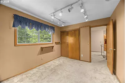 343 NE Hillwood Dr, Hillsboro, OR 97124 - Photo 26