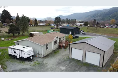 188 Norton Ln, Myrtle Creek, OR 97457 - Photo 2