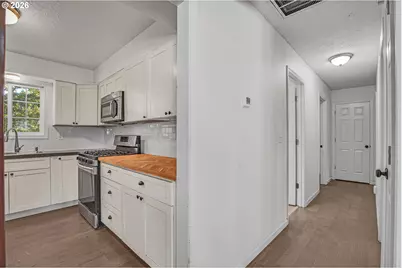 102 NE 156th Ave, Portland, OR 97230 - Photo 18