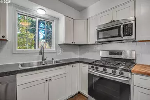 102 NE 156th Ave, Portland, OR 97230 - Photo 8