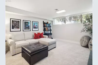 3125 SW Doschdale Dr, Portland, OR 97239 - Photo 32