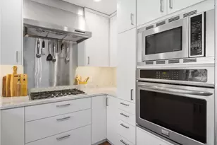 3125 SW Doschdale Dr, Portland, OR 97239 - Photo 16