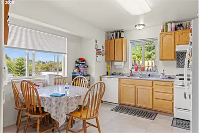 625 Clay St, Coos Bay, OR 97420 - Photo 24