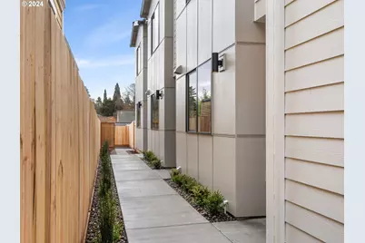 2232 SE Ankeny St #2, Portland, OR 97214 - Photo 2