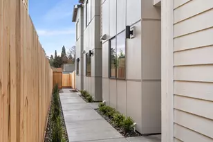 2232 SE Ankeny St, Portland, OR 97214 - Photo 2