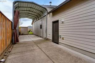 1016 Fieldcrest Ave, Junction City, OR 97448 - Photo 2