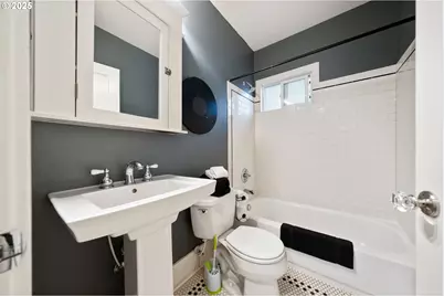 127 W 24th St, Vancouver, WA 98660 - Photo 22