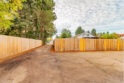 2081 Devos St, Eugene, OR 97402 - Photo 30