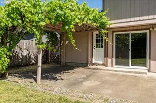 1537 NW Rachel Ave, Roseburg, OR 97471 - Photo 32