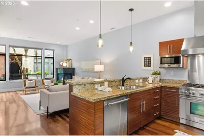 1622 NW Riverscape St, Portland, OR 97209 - Photo 10