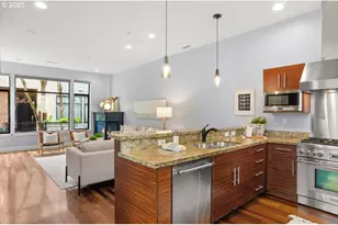 1622 NW Riverscape St, Portland, OR 97209 - Photo 10