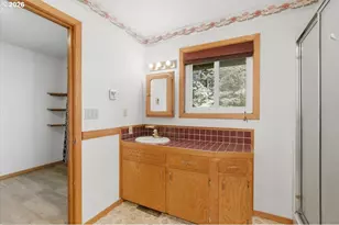27800 Liberty Rd, Sweet Home, OR 97386 - Photo 18