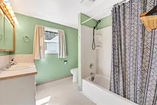 26900 Crow Rd, Eugene, OR 97402 - Photo 20