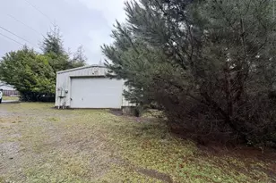 61528 Edwards Mill Rd, Coos Bay, OR 97420 - Photo 20