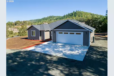 367 Karenza Ln, Roseburg, OR 97471 - Photo 2