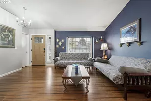 1321 SW Napoleon Pl, Troutdale, OR 97060 - Photo 8