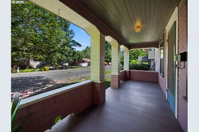 682 S Settlemier Ave, Woodburn, OR 97071 - Photo 6