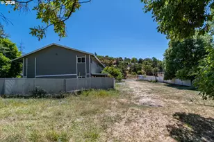 885 NE Sunset St, Roseburg, OR 97470 - Photo 36