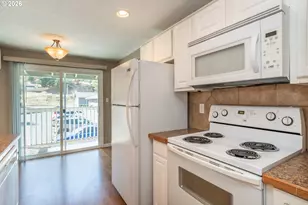 885 NE Sunset St, Roseburg, OR 97470 - Photo 4