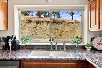 9700 Roberts Creek Rd, Roseburg, OR 97470 - Photo 18
