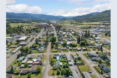 422 E 2nd Ave, Riddle, OR 97469 - Photo 46