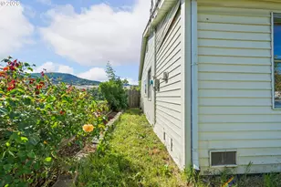 422 E 2nd Ave, Riddle, OR 97469 - Photo 6