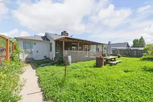 422 E 2nd Ave, Riddle, OR 97469 - Photo 10