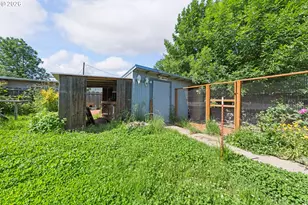 422 E 2nd Ave, Riddle, OR 97469 - Photo 14