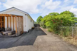 422 E 2nd Ave, Riddle, OR 97469 - Photo 8