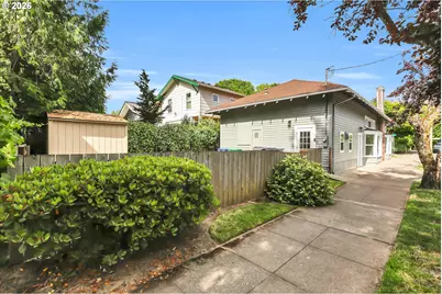 2037 SE 41st Ave, Portland, OR 97214 - Photo 4