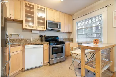 1104 SW Columbia St #203, Portland, OR 97201 - Photo 18