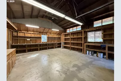 7978 N Bank Rd, Roseburg, OR 97470 - Photo 28