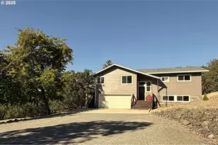 7978 N Bank Rd, Roseburg, OR 97470 - Photo 2