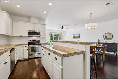 881 NE Wheelock Pl, Beaverton, OR 97006 - Photo 10