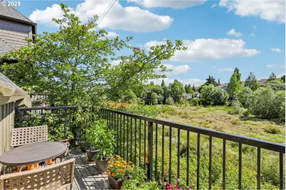 881 NE Wheelock Pl, Beaverton, OR 97006 - Photo 22