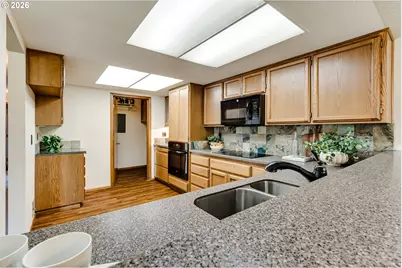 2185 Lake Isle Ct, Eugene, OR 97401 - Photo 14