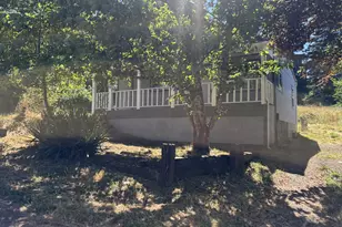 629 Charles St, Yoncalla, OR 97499 - Photo 12