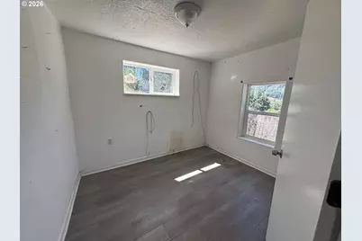 629 Charles St, Yoncalla, OR 97499 - Photo 4