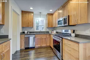 1235 SW Carson St, Portland, OR 97219 - Photo 10