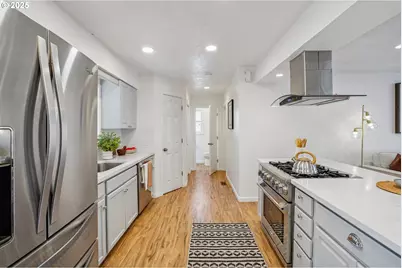 2641 SE 168th Ave, Portland, OR 97236 - Photo 4